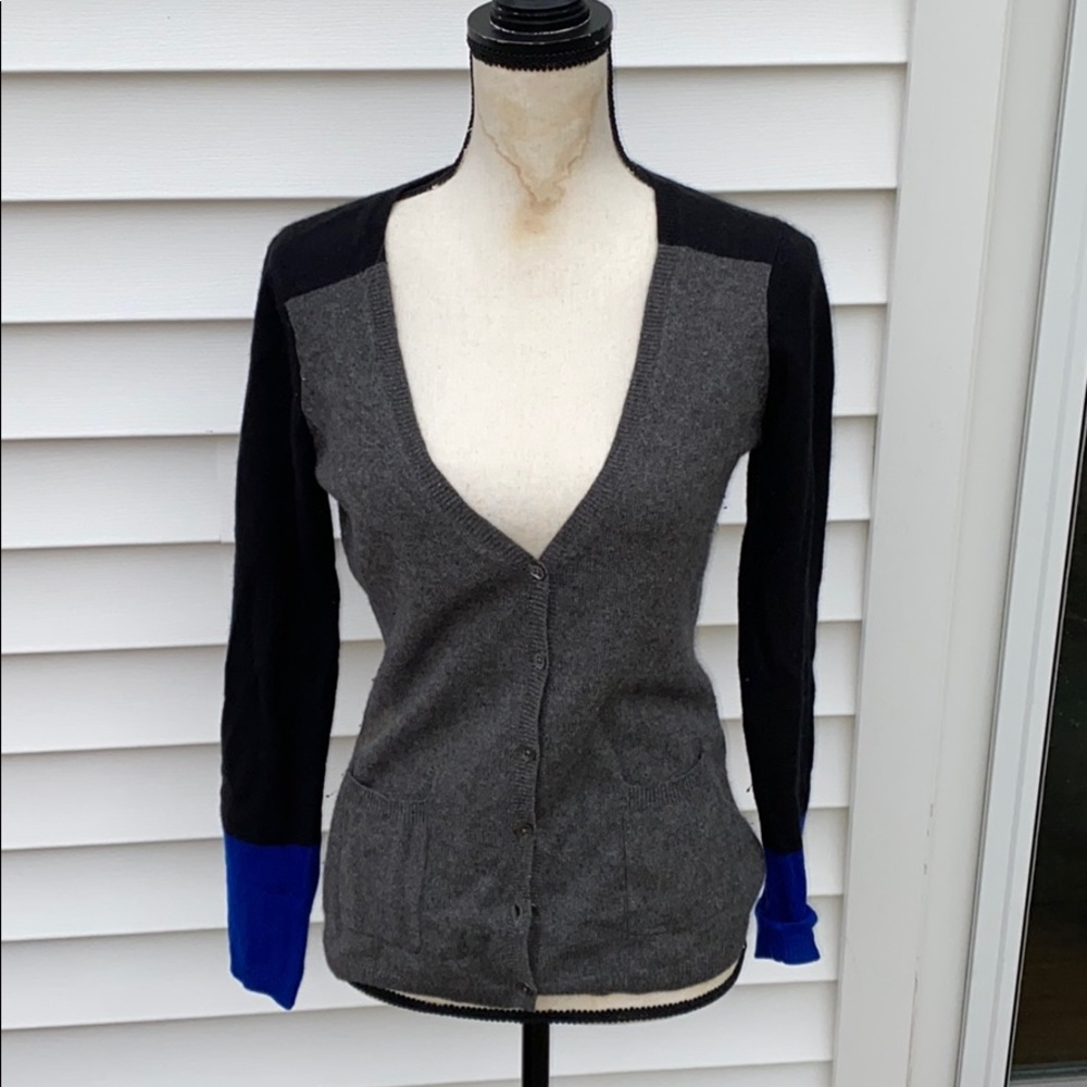 Bloomingdales cashmere sweater with pocket